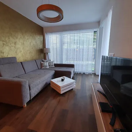 Apartment Lovely 2-bedroom In Pressburg