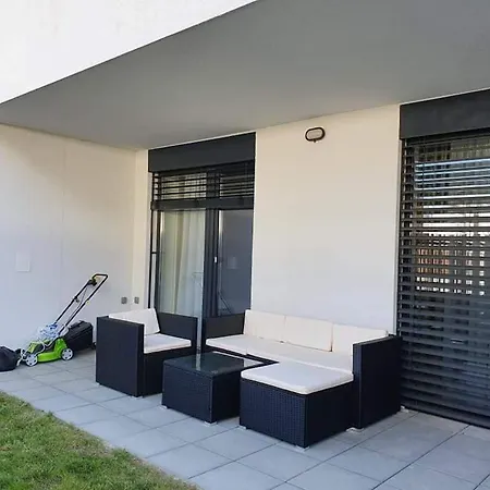 Lovely 2-bedroom In Διαμέρισμα Μπρατισλάβα