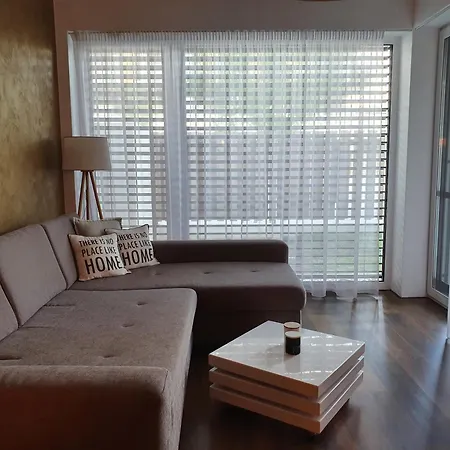 Lovely 2-bedroom In Διαμέρισμα Μπρατισλάβα