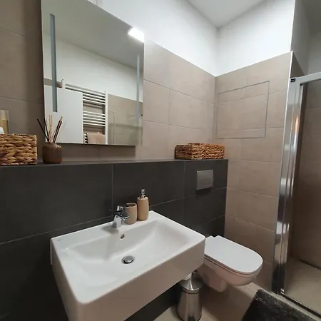 Διαμέρισμα Lovely 2-bedroom In