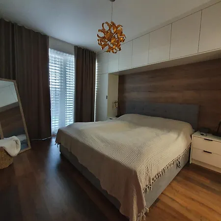 Lovely 2-bedroom In Μπρατισλάβα