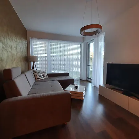 Lovely 2-bedroom In Μπρατισλάβα